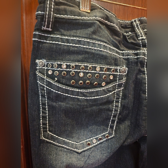 Red Rivet distressed jeans - Picture 5 of 6